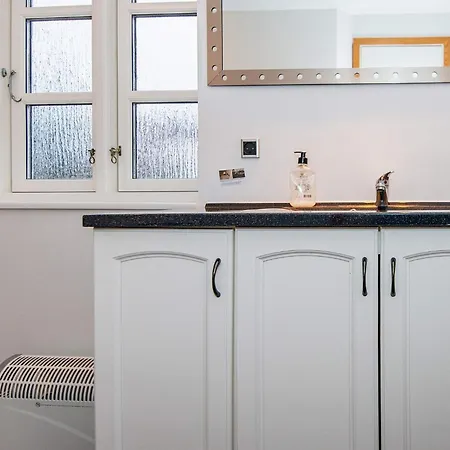 6 Person In * Broager